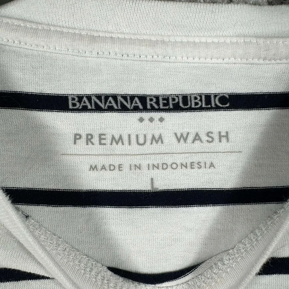 Banana Republic T-Shirt White Striped Premium Wash Mens Large‎